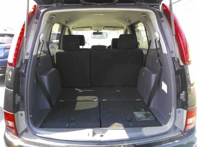 Toyota ISIS 2010 7470665-10