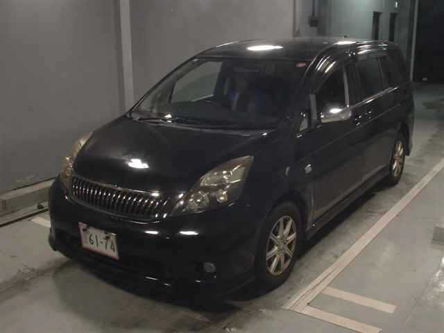 Toyota ISIS 2010 7470665-4