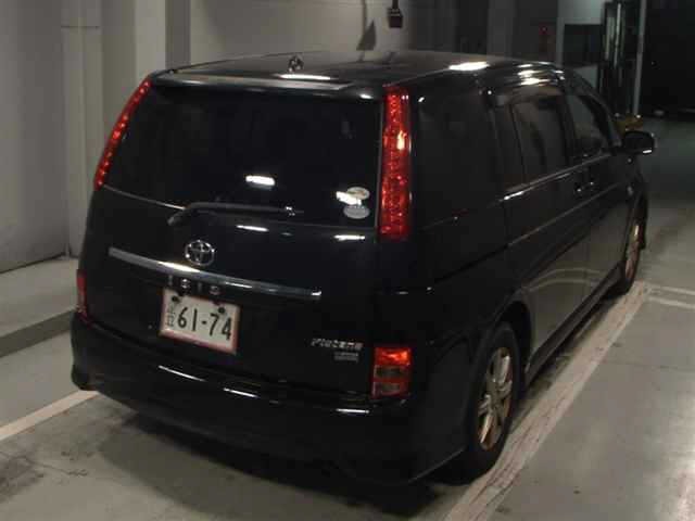 Toyota ISIS 2010 7470665-5