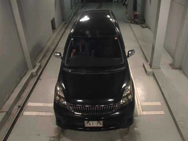 Toyota ISIS 2010 7470665-6