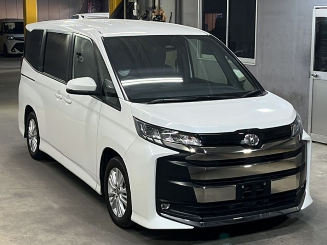 Toyota NOAH 2022 7466190-4