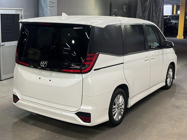 Toyota NOAH 2022 7466190-5