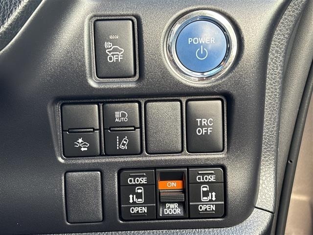 Toyota NOAH 2017 7467154-11