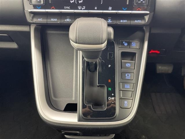 Toyota NOAH 2023 7467170-4