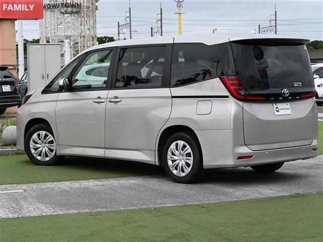 Toyota NOAH 2023 7467201-14