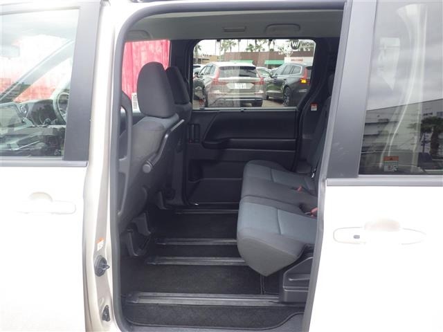 Toyota NOAH 2023 7467201-2