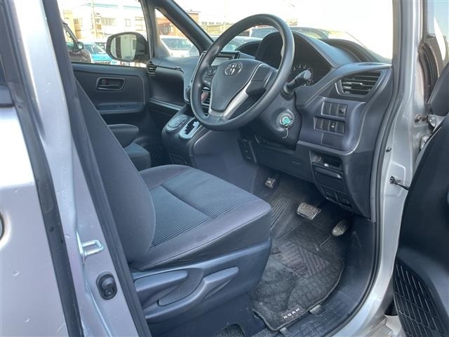 Toyota NOAH 2015 7467214-8