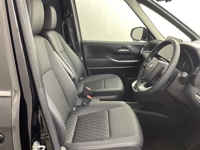Toyota NOAH 2022 7467359-1