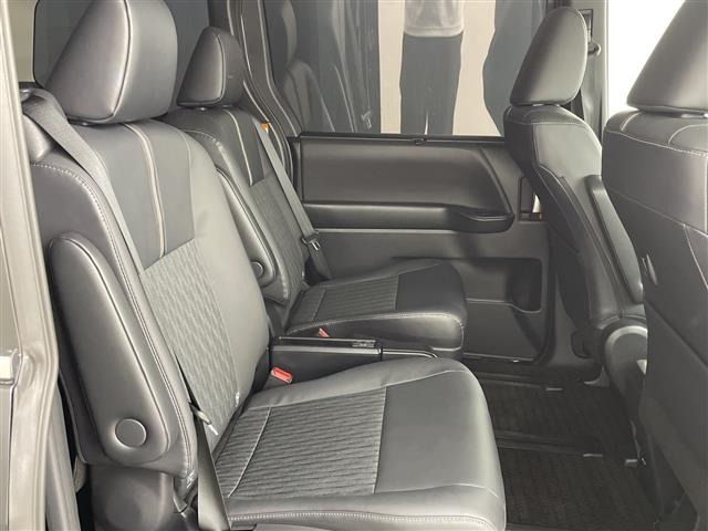Toyota NOAH 2022 7467359-5