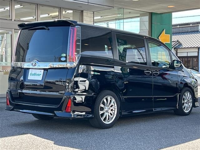 Toyota NOAH 2017 7467360-9
