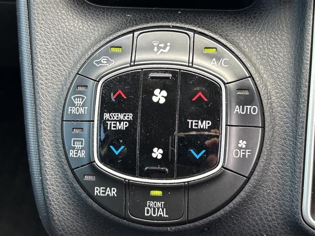 Toyota NOAH 2015 7467679-9