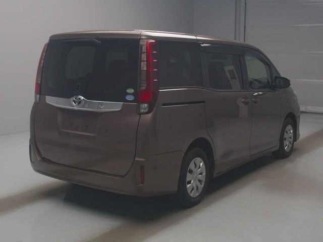 Toyota NOAH 2015 7467787-1