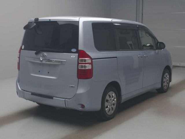 Toyota NOAH 2013 7467788-1