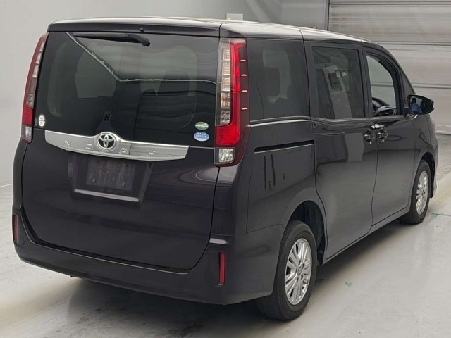 Toyota NOAH 2015 7467794-1