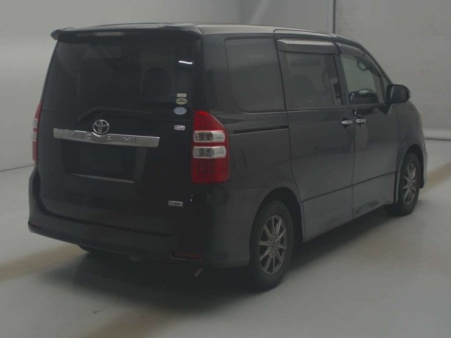Toyota NOAH 2011 7467797-1