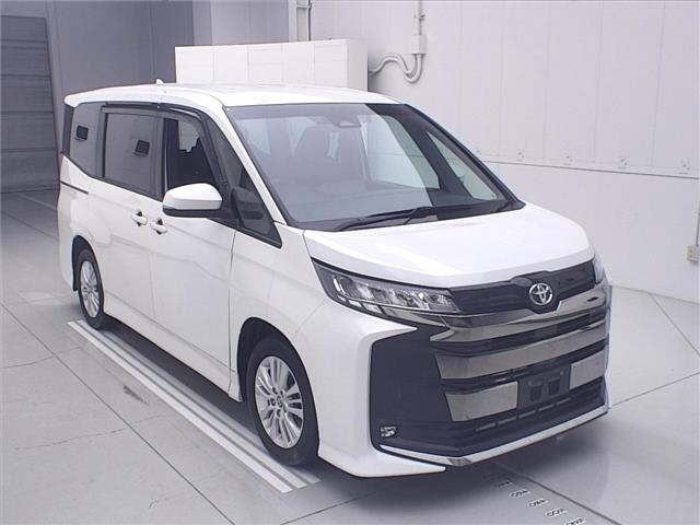 Toyota NOAH 2022 7467882-0