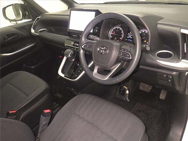 Toyota NOAH 2022 7467882-3