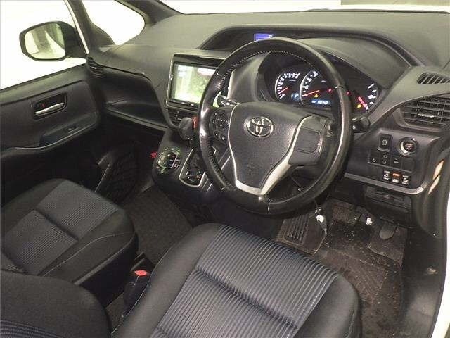 Toyota NOAH 2017 7467897-3