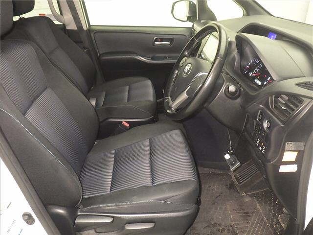 Toyota NOAH 2017 7467897-5