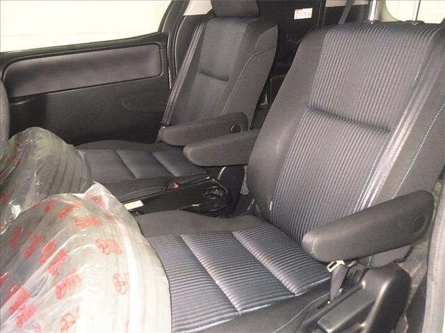 Toyota NOAH 2017 7467897-7