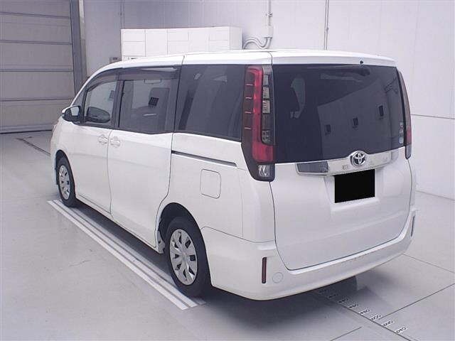 Toyota NOAH 2015 7467940-1