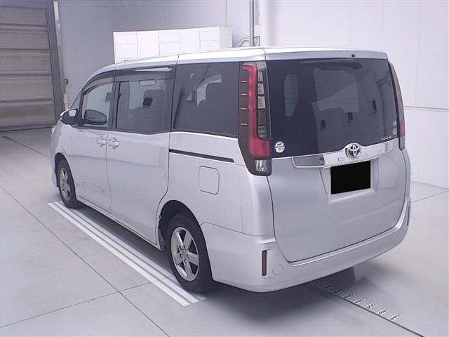 Toyota NOAH 2014 7467941-1