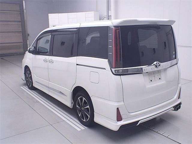 Toyota NOAH 2017 7467951-1