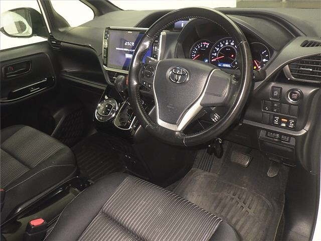 Toyota NOAH 2017 7467951-3