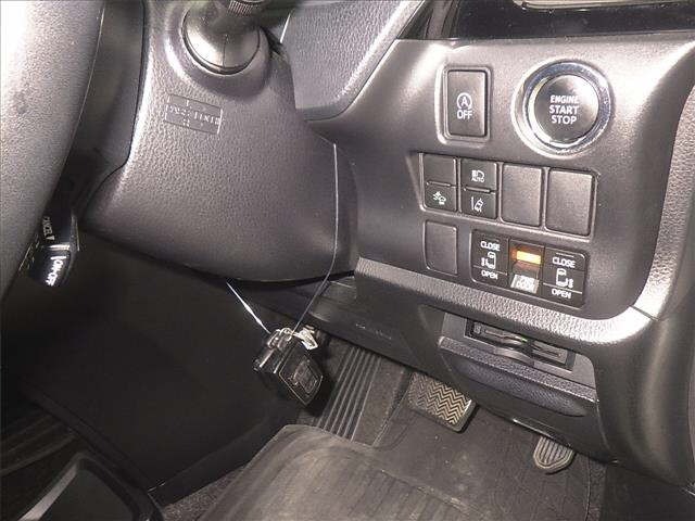 Toyota NOAH 2017 7467951-9