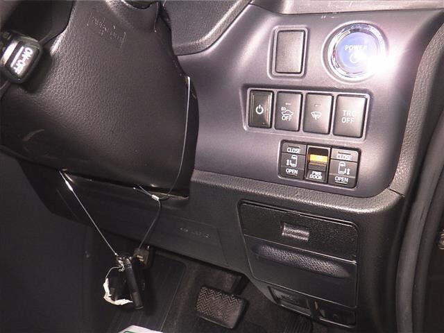 Toyota NOAH 2015 7467971-8