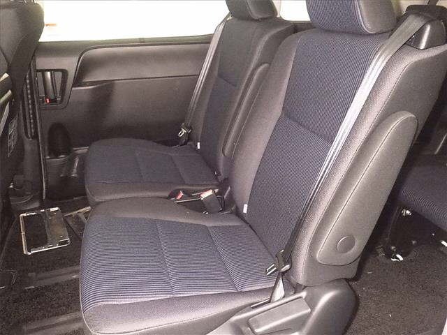 Toyota NOAH 2017 7468022-7