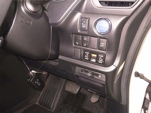 Toyota NOAH 2017 7468022-8