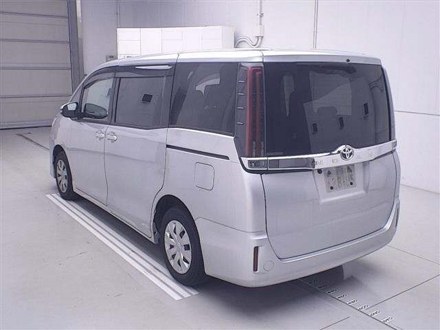 Toyota NOAH 2021 7468024-1