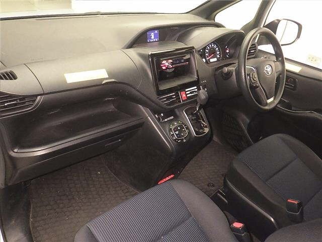 Toyota NOAH 2021 7468024-4