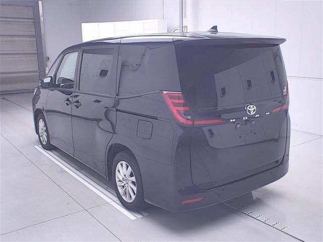 Toyota NOAH 2023 7468025-1