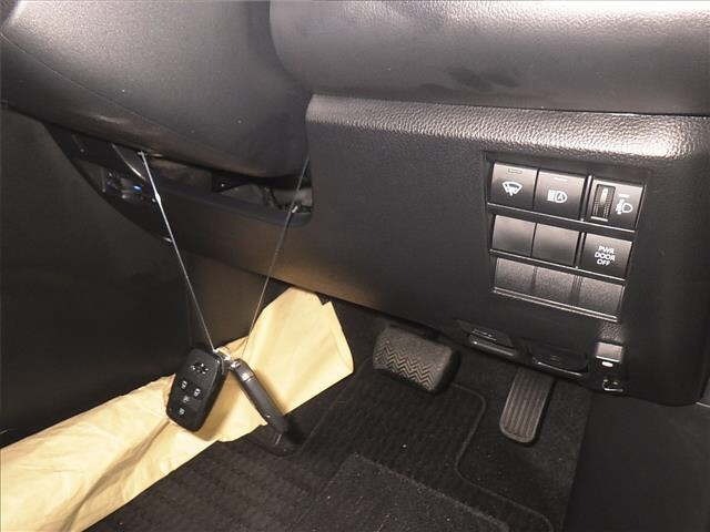 Toyota NOAH 2023 7468025-9