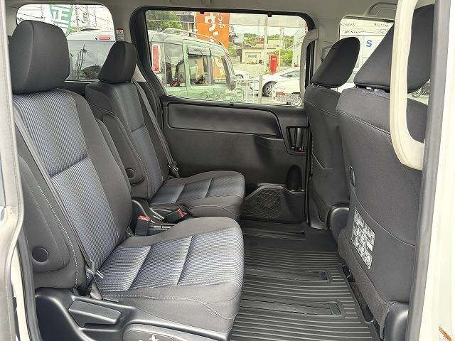 Toyota NOAH 2016 7468059-13