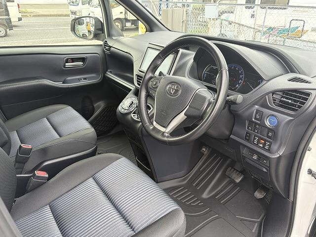 Toyota NOAH 2016 7468059-3