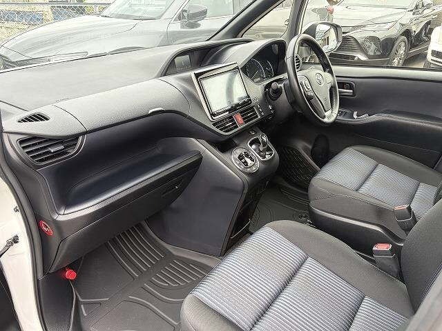 Toyota NOAH 2016 7468059-4