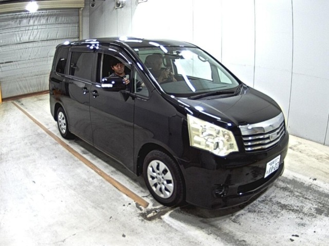 Toyota NOAH 2010 7468079-0