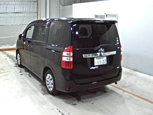 Toyota NOAH 2010 7468079-1