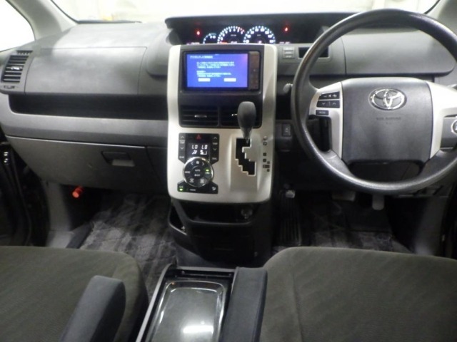 Toyota NOAH 2010 7468079-3