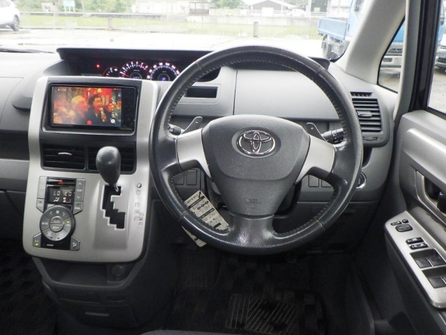 Toyota NOAH 2009 7468080-3