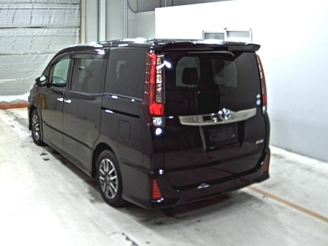 Toyota NOAH 2017 7468094-1