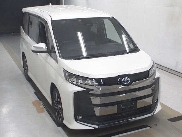 Toyota NOAH 2022 7468096-0
