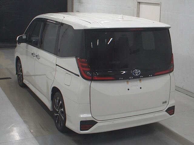 Toyota NOAH 2022 7468096-1