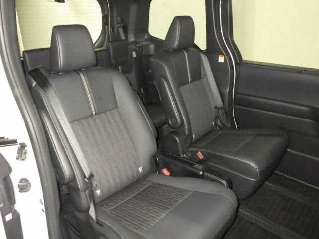 Toyota NOAH 2022 7468096-7