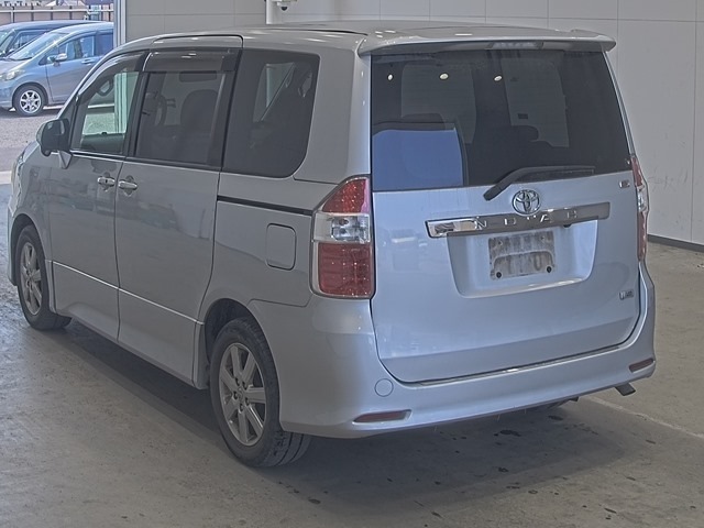 Toyota NOAH 2007 7468097-1