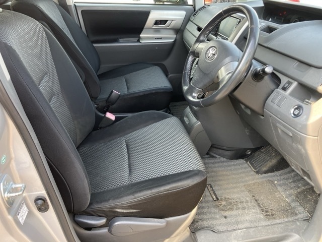 Toyota NOAH 2007 7468097-8