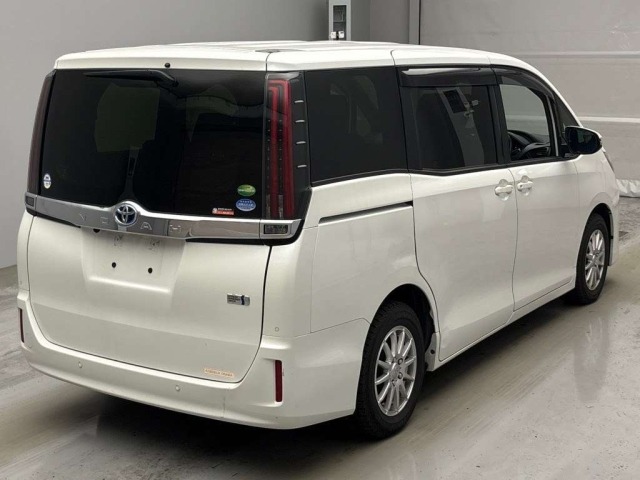 Toyota NOAH 2020 7468105-1